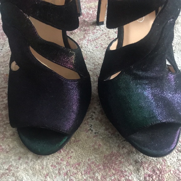 Iridescent purple leather cage sandals by Alejandro Ingelmo. - Picture 2 of 8